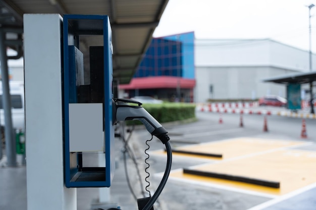 Foto stazione di ricarica per auto elettriche alimentazione per la ricarica di auto elettriche concetto di energia pulita