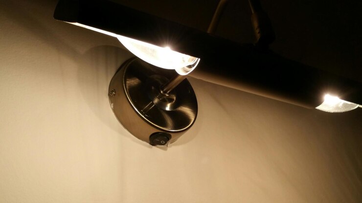Photo 照らされた部屋の電気ランプ