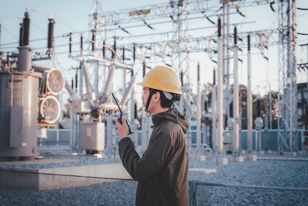 Photo electrical engineer standing at the power substation