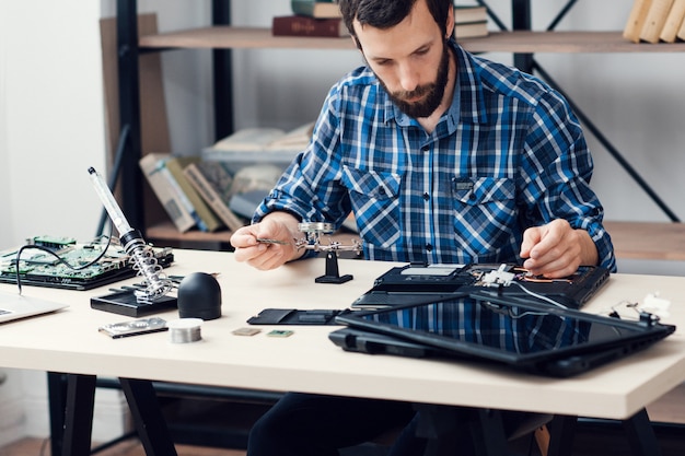 Electronics repairman workplace