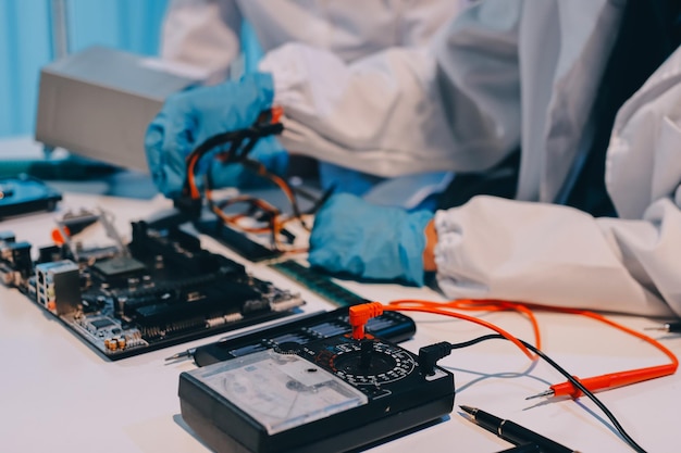 エレクトロニクス・テクニシャン 電子工学 電子修理 電子機器の測定と試験 修理とメンテナンスの概念