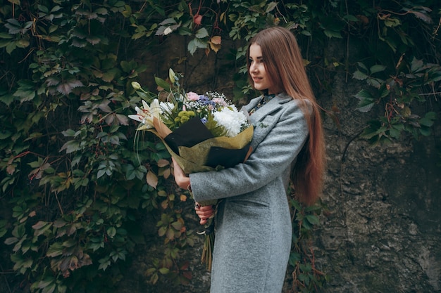 優雅な花若い花束白