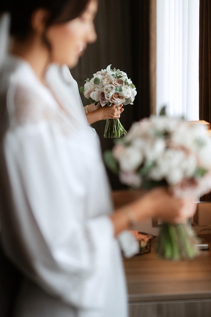 elegant bruidsboeket van verse natuurlijke bloemen en groen