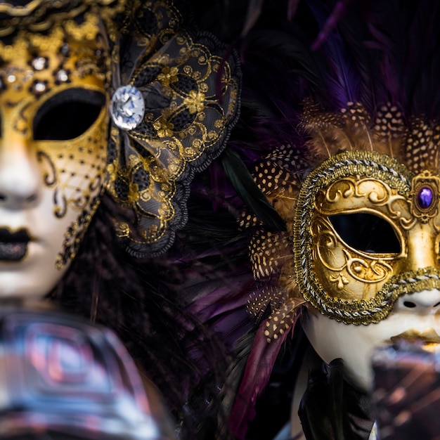 Foto composizione elegante con maschera veneziana di carnevale