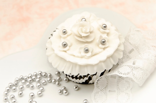 Eleganti cupcakes con decorazioni vintage