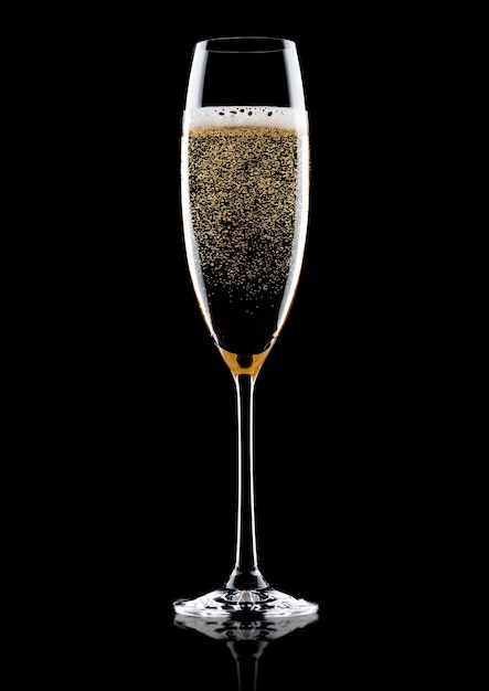 Elegant glas gele champagne met bubbels