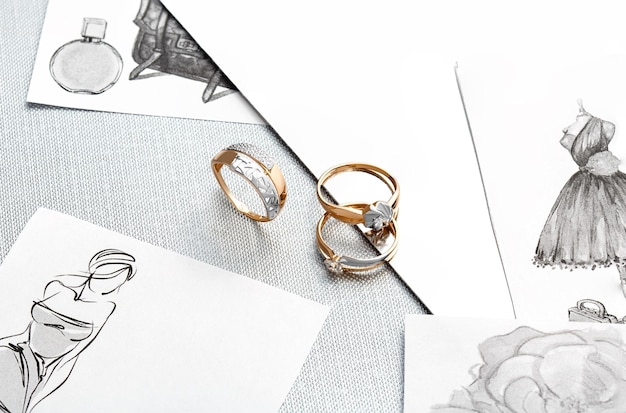 Foto set di gioielli eleganti set di gioia con pietre preziose concept di natura morta del prodotto collana e orecchini di anello