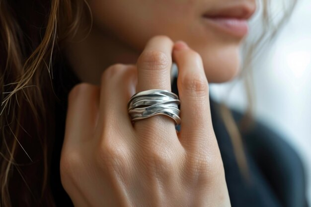 Photo elegant silver ring on woman39s finger