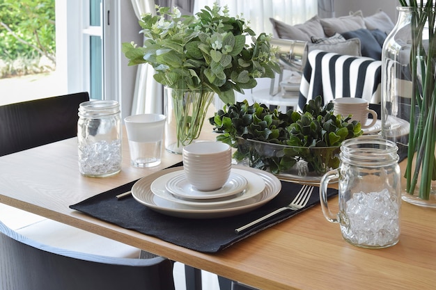 Foto elegante tavolo in stile moderno sala da pranzo interna