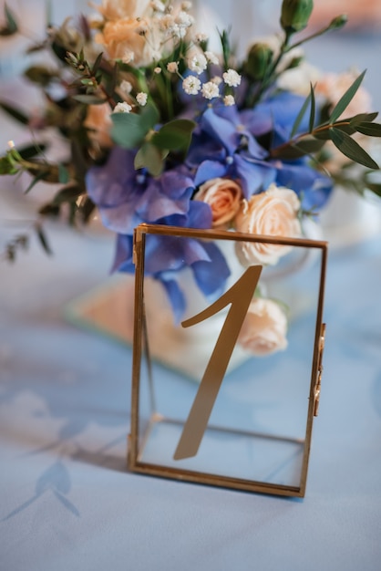 Photo elegant wedding decorations made of natural flowers and green elements