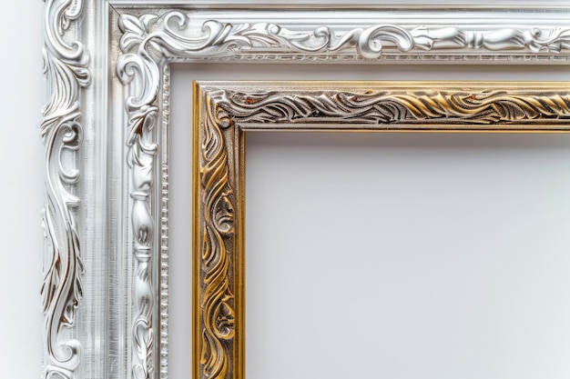 Foto elegant zilveren en gouden frame geïsoleerd op witte achtergrond
