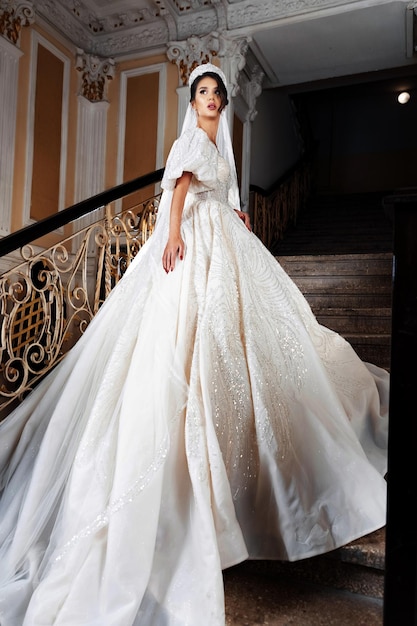 Elegante bruid in een trouwjurk