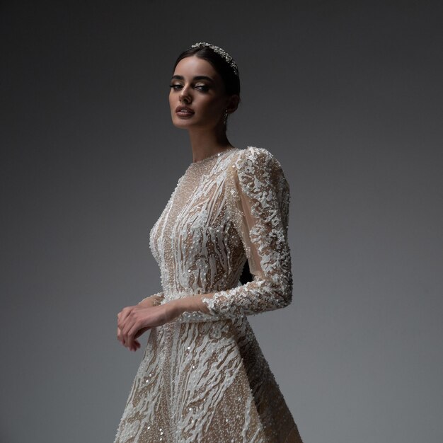 Elegante bruid in een trouwjurk.