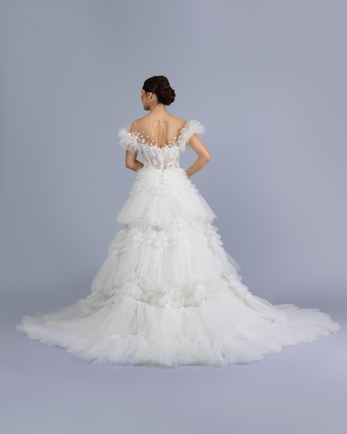 Elegante bruid in een trouwjurk