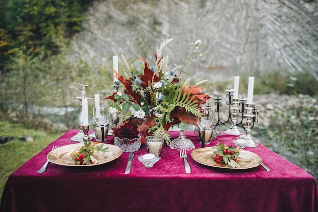 Elegante lijstopstelling voor marsala of het openluchthuwelijk van Bourgondië