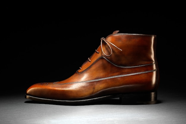 Elegante met de hand bewerkte bruine lederen schoen