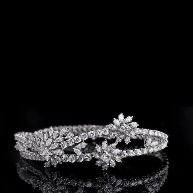 Elegante sieraden Productintroductie Zwarte achtergrond