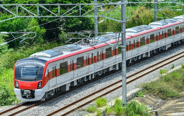 Elektrische trein Rode lijn is Suburban Railway in Bangkok Thailand