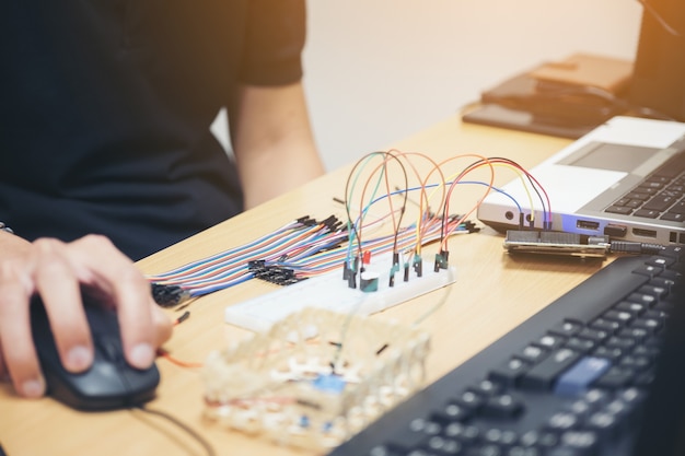 Elektronische bedieningsset voor de werkplaatser