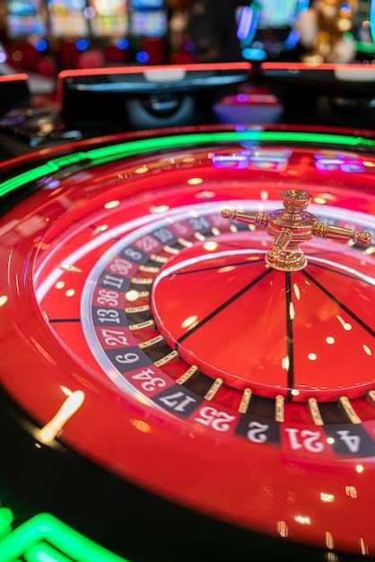 Elektronische roulette in Casino, speeltafel. Slots en roulette in casino.