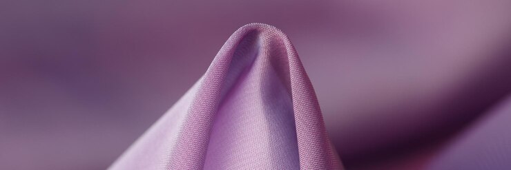 Фотография элемент одноцветной фиолетовой ткани фиолетовый текстиль вблизи