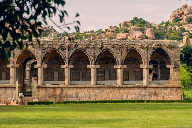 Photo elephant mahal from hampi