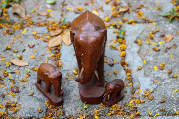 Photo elephants are beautiful and family animals and this is a wooden elephant