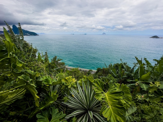 Elevado das Bandeiras below that connects the West Zone to the South Zone of Rio de Janeiro bordering the sea