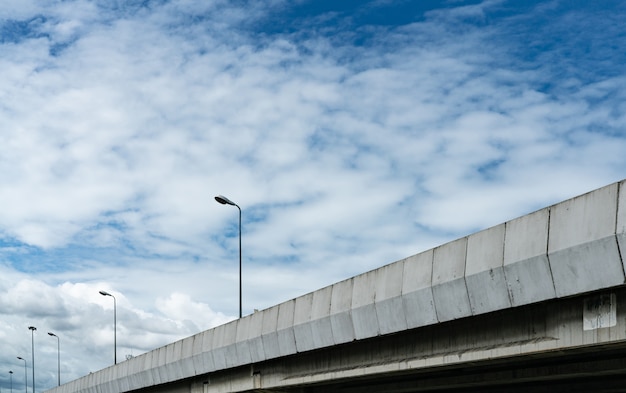 Photo elevated concrete highway and street lamp pole. overpass concrete road. road flyover. modern motorway. transportation infrastructure. concrete bridge engineering construction.