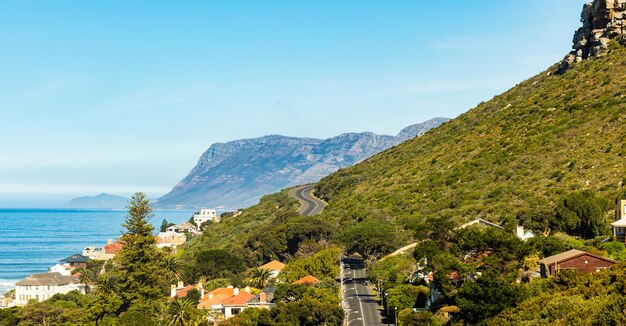 False Bay Cape Town South Africa의 Kalk Bay 산악 도로의 높은 전망