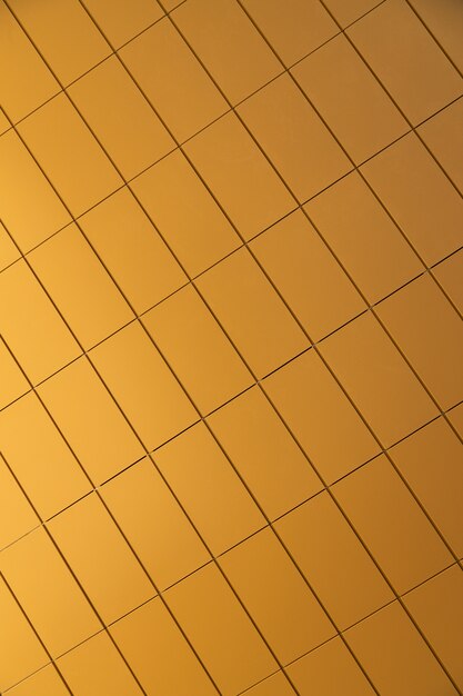 暖かい黄色のタイル張りの壁の立面図