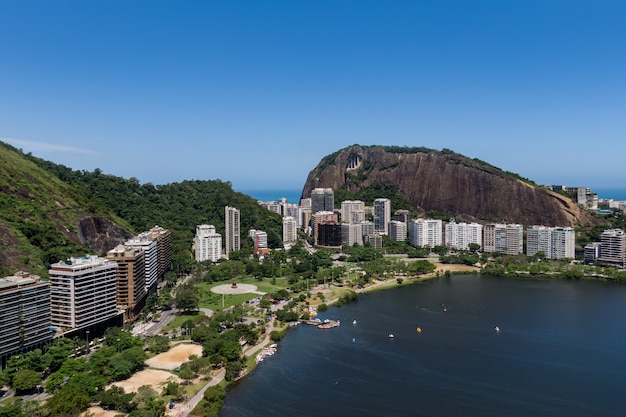 Elite Lagoa-district in Rio de Janeiro. Uitzicht vanaf drone.