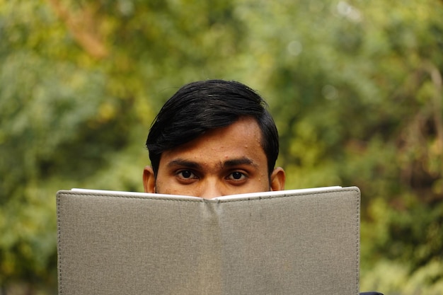 Elke student met een dagboek close-eye beelden