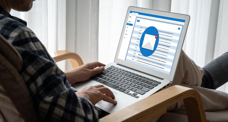 Photo email notification message showing on computer screen snugly