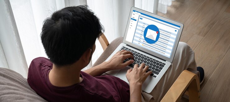 Photo email notification message showing on computer screen snugly