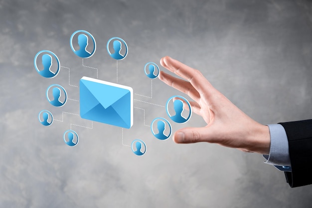メールとユーザーのアイコンサインシンボルマーケティングまたはニュースレターのコンセプト図メールの送信バルクメールメールとsmsのマーケティングコンセプトビジネスでの直接販売のスキームメールを送信するクライアントのリスト