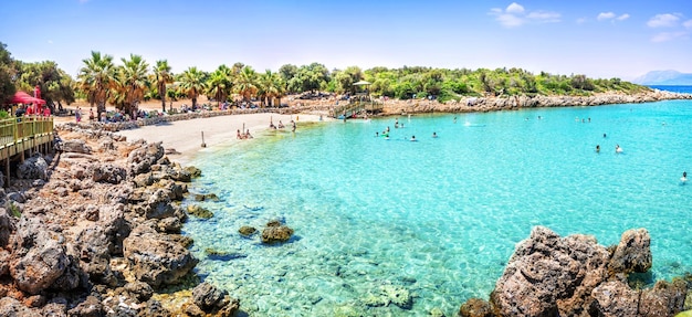 Cleopatra Island Sedir Island Aegean Sea Marmaris Turkey의 에메랄드 물과 바위 해변