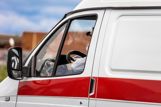 The emergency medical service carriage drive to the patient