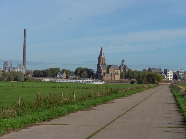 Photo emmerich and the rhine river