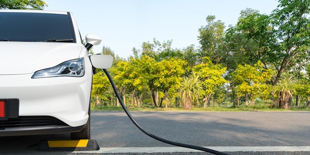 Foto emobility opladen van elektrische voertuigen oplaadstation voor elektrische auto's