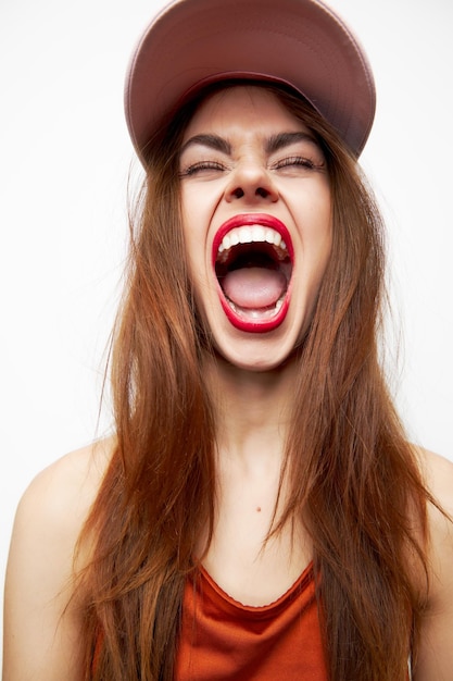 Photo emotional woman in a cap wide open mouth closed eyes charm model cropped view