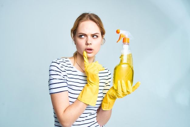 Foto donna emotiva servizio di pulizia stile di vita guanti di gomma foto di alta qualità