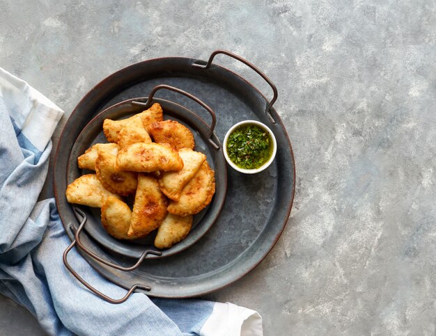 Empanadas de carne argentinas con  chimichurri salsa