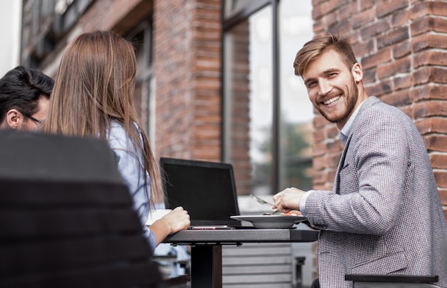 Employees at a meeting in a street cafelunch break