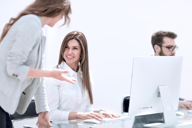 Dipendenti sul posto di lavoro in ufficio