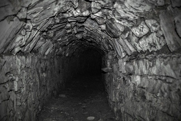Фото Пустой заброшенный туннель