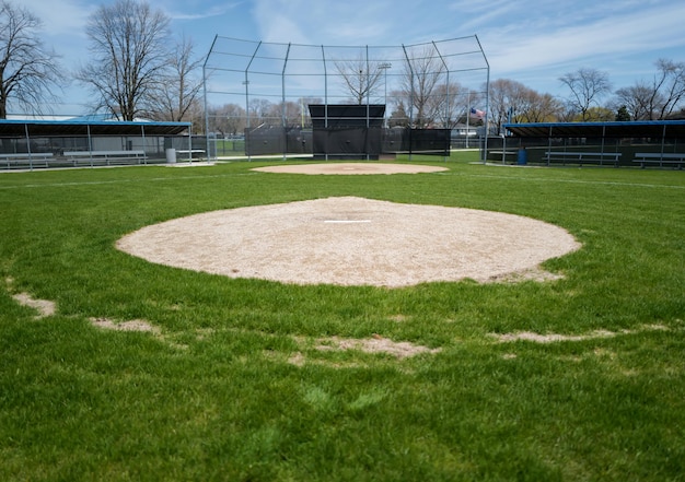 Foto campo da baseball vuoto e tumulo da lancio