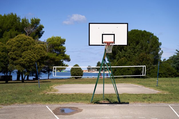 Photo empty basketball hoop