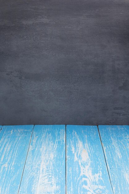 Foto tavola di legno blu vuota davanti