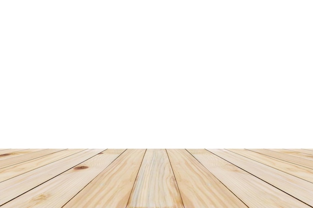 Piano d'appoggio di legno marrone vuoto isolato su fondo bianco